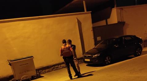 Momento de la detención del imputado con 0.84 mgr/l cuando regresaba a Pamplona tras un botellón en Artajona Momento de la detención del imputado con 0.84 mgr/l cuando regresaba a Pamplona tras un botellón en Artajona