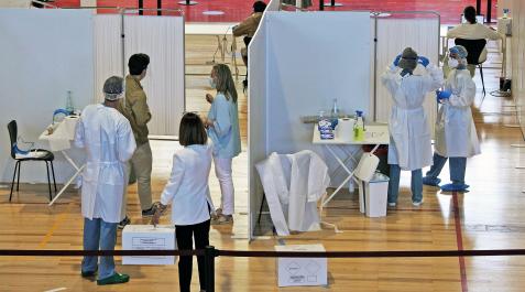 Durante el curso pasado, se practicaron 34.042 PCR y 10.769 test de antígenos a alumnos y profesionales de la Universidad de Navarra. Este año el centro educativo también será punto de vacunación para los estudiantes Durante el curso pasado, se practicaron 34.042 PCR y 10.769 test de antígenos a alumnos y profesionales de la Universidad de Navarra