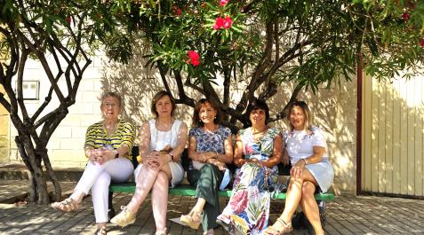María Txus Gabari Olleta, Marisa Vallés Calvo, Angelina Lecumberr Sagüés, Ana Carmen Ortega Gabari y Ana Frago Gabari son integrantes de la junta de la Asociación de Mujeres El Cambio. Completan la junta, aunque no están en la imagen, Cristina Gárriz y Vi María Txus Gabari Olleta, Marisa Vallés Calvo, Angelina Lecumberr Sagüés, Ana Carmen Ortega Gabari y Ana Frago Gabari son integrantes de la junta de la Asociación de Mujeres El Cambio. Completan la junta, aunque no están en la imagen, Cristina Gárriz y Virginia Barrachina