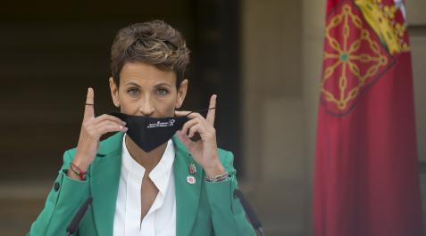 La presidenta María Chivite se quita la mascarilla instantes antes de su comparecencia de ayer ante los medios. La presidenta María Chivite se quita la mascarilla instantes antes de su comparecencia de ayer ante los medios.