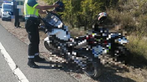 Imagen del estado en el que quedaron las motocicletas implicadas en el accidente. Imagen del estado en el que quedaron las motocicletas implicadas en el accidente.