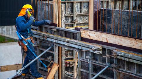 Un trabajador de la construcción, en la obra Un trabajador de la construcción, en la obra