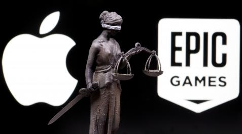 apple-epic-games El conflicto entre Epic Games y Apple empezó cuando el creador de Fortnite habilitó en la versión del juego para iOS una plataforma de pago diferente a la propia Apple