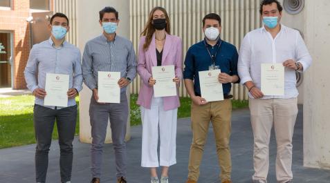 diploma gestión y creación empresas 'Elénpis' fue el grupo ganador en la VIII edición. Lo formaron María Cristina de Ochoa, Ronald Andrey Montero, Augusto Pérez, Juan Pablo Unfried e Iván Zubiri.