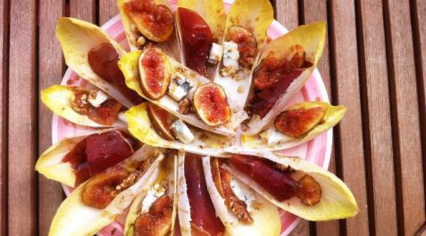 Ensalada de endivias con higos, cecina y gorgonzola Ensalada de endivias con higos, cecina y gorgonzola
