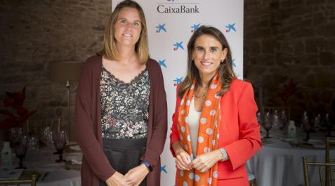 Mujer Empresaria CaixaBank Ainhoa Zabala (izquierda) e Isabel Moreno, directora territorial Ebro de CaixaBank