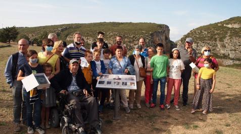 Descendientes de Ángel Arina y Nicanor Pérez de Obanos, ayer tras el homenaje recibido en la Villa Romana de Liédena Descendientes de Ángel Arina y Nicanor Pérez de Obanos, ayer tras el homenaje recibido en la Villa Romana de Liédena