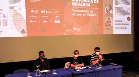 Desde la izda., Pedro Leralta; Mª Antonia Rodríguez y Atxu Ayerra en la presentación