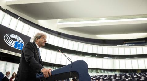 2021-1902657 Strasbourg (France), 06/10/2021.- European Commissioner for Economy, Paolo Gentiloni, delivers his speech about Pandora's papers and the implications on the efforts to combat money laundering, tax evasion and avoidance at the European Parliament in Strasbourg eastern France, 06 October 2021. (Francia, Estrasburgo) EFE/EPA/Jean-Francois Badias / POOL MAXPPP OUT