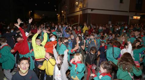 Primer cohete de fiestas tras la pandemia. Primer cohete de fiestas tras la pandemia.