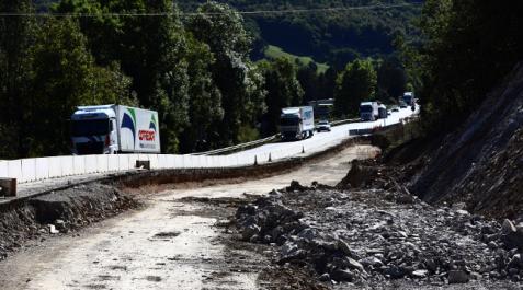 Obras de ensanchamiento de la calzada, entre el desvío de Etuláin y Burutáin Obras de ensanchamiento de la calzada, entre el desvío de Etuláin y Burutáin