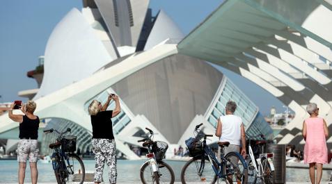 turismo Turistas en la Ciudad de las Artes y las Ciencias de Valencia