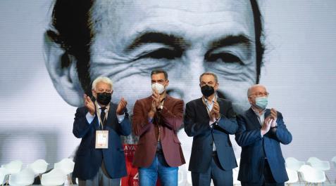 Felipe González, Pedro Sánchez, Zapatero y Almunia Felipe González, Pedro Sánchez, José Luis Rodríguez Zapatero y Joaquín Almunia, en el congreso del PSOE en Valencia