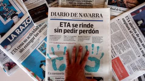 Portadas de los periódicos con el anuncio de ETA del cese definitivo de los atentados Portadas de los periódicos con el anuncio de ETA del cese definitivo de los atentados