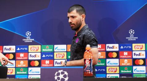 El 'Kun' Aguero antes de comparecer ante los medios en la previa del choque de Champions contra el Dinamo