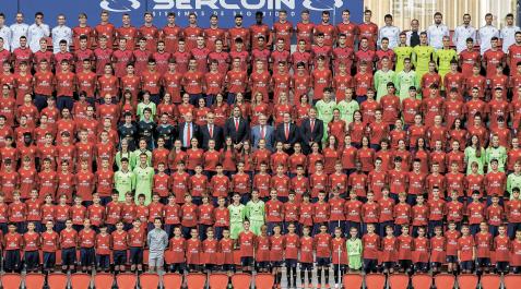 20053383 Foto de familia de todas las categorías del C.A. Osasuna