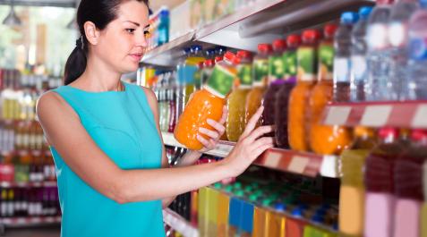 zumos La variedad de posibilidades que podemos encontrar en las estanterías de los supermercados dificulta una elección adecuada al consumidor.