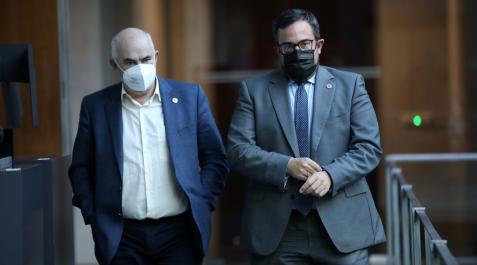presupuestos-acuerdo Los vicepresidentes del Gobierno José Mari Aierdi y Javier Remírez, tras la reunión