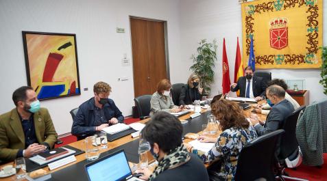 mesa y junta Una sesión anterior de la Mesa y Junta del Parlamento
