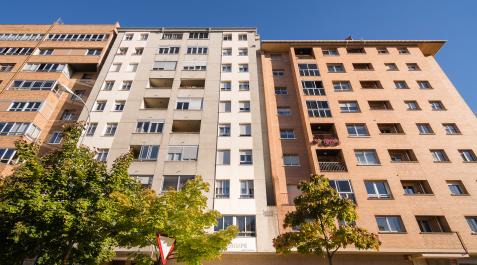 Un piso luminoso y con altura en Azpilagaña Un piso luminoso y con altura en Azpilagaña