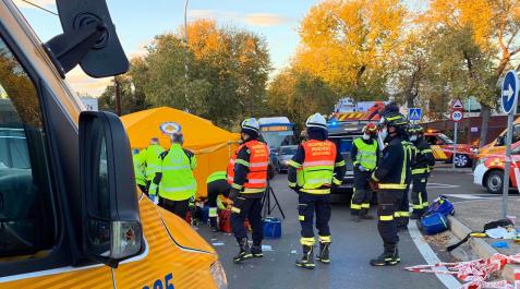 Atropello en Madrid Servicios de Emergencias en el lugar del atropello