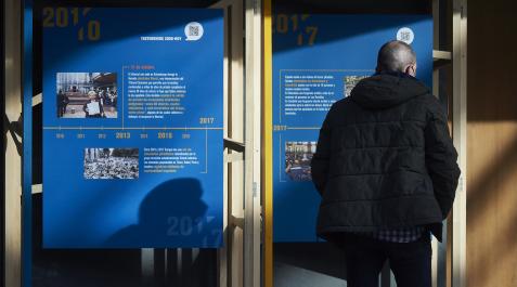 avt La exposición 'Vivir sin miedo, vivir con memoria', en el Parlamento de Navarra