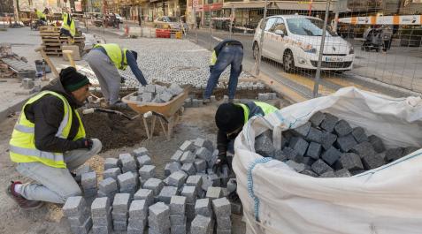 Uno de los momentos críticos de la obra comenzó el 2 de noviembre con la construcción del paso de peatones en la avenida de Zaragoza, que tendrá 14 metros de ancho Uno de los momentos críticos de la obra comenzó el 2 de noviembre con la construcción del paso de peatones en la avenida de Zaragoza, que tendrá 14 metros de ancho