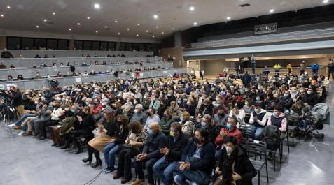 Autoridades y público asistente, en el pabellón Ribaforada Arena durante el homenaje Autoridades y público asistente, en el pabellón Ribaforada Arena durante el homenaje