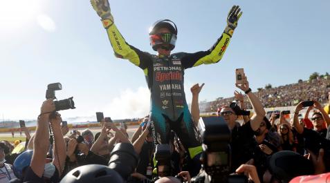 El piloto italiano Valentino Rossi en el circuito Ricardo Tormo de Cheste (Valencia) donde se despide de su etapa profesional El piloto italiano Valentino Rossi en el circuito Ricardo Tormo de Cheste (Valencia) donde se despide de su etapa profesional
