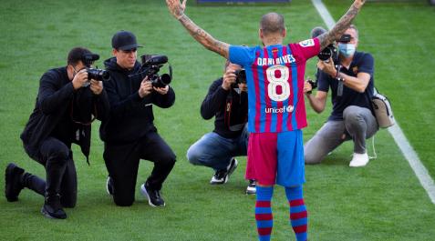 Dani Alves durante su presentación y retorno al Barcelona Dani Alves durante su presentación y retorno al Barcelona