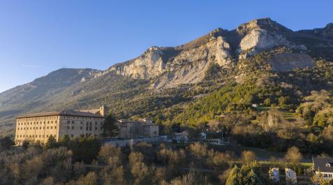 Monasterio de Leyre-Turismo Gobierno de Navarr (10) Visitar por fin a lugares emblemáticos, como el monasterio de Leyre, una de las propuestas para este puente.