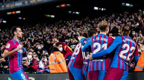 BarcelonaVideo Los jugadores del F.C. Barcelona celebran el tanto de Memphis Depay
