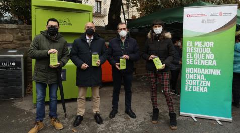 Nuevos contenedores para reciclar aceite Presentación en Cirauqui de los nuevos contenedores