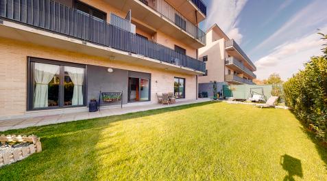 Se vende bajo con gran jardín en Puente la Reina Se vende bajo con gran jardín en Puente la Reina
