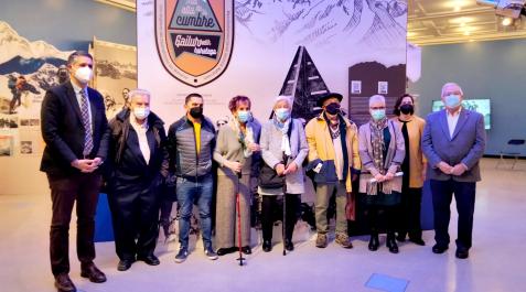 Ignacio Apezteguía, Roberto Carballeda, Martín Montañés, Mari Ouy Alzugaray, Paquita Bretos, Juan Mari Feliu, Maite Sola, Teresa Eslava y Miguel Ángel Pozueta Ignacio Apezteguía, Roberto Carballeda, Martín Montañés, Mari Ouy Alzugaray, Paquita Bretos, Juan Mari Feliu, Maite Sola, Teresa Eslava y Miguel Ángel Pozueta