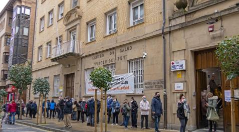 Cola el miércoles para solicitar el pasaporte covid en el centro de salud de Estella Cola el miércoles para solicitar el pasaporte covid en el centro de salud de Estella