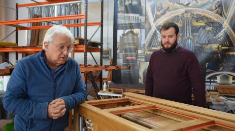 federico acitores El maestro organero Federico Acitores y su hijo Abel, en su taller de Torquemada (Palencia)