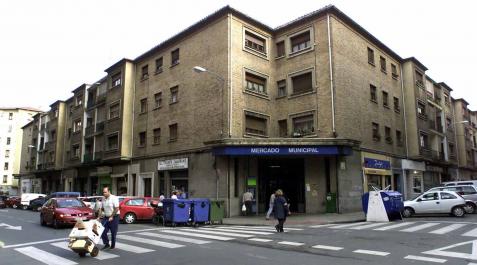 Imagen de archivo de las viviendas de propiedad municipal que se levantan sobre el Mercado Imagen de archivo de las viviendas de propiedad municipal que se levantan sobre el Mercado