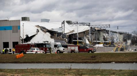 Estado en el que han quedado los almacenes de Amazon tras el paso del tornado Estado en el que han quedado los almacenes de Amazon tras el paso del tornado
