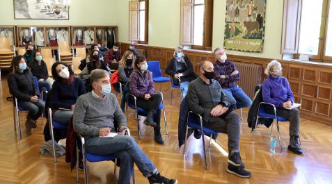 Público asistente al foro 'DN en Vivo' en la sede de la Junta General del valle del Roncal Público asistente al foro 'DN en Vivo' en la sede de la Junta General del valle del Roncal