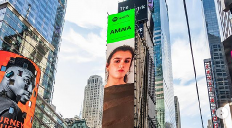 Amaia Romero en un anuncio de Spotify en NYC Amaia Romero en un anuncio de Spotify en NYC