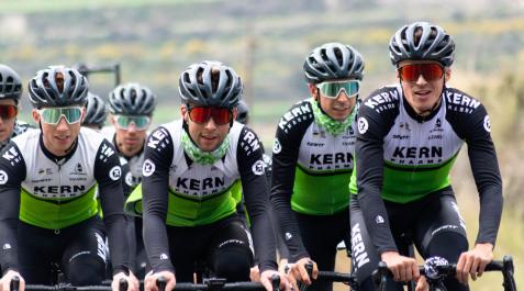 kern Los corredores del Kern Pharma, en el entrenamiento de ocho horas.