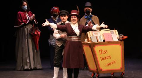 Cuento de Navidad Escena de la obra 'Canción de Navidad', inspirada en el clásico de Dickens 'Un cuento de Navidad'. Se ofrecerán tres funciones en la Casa de Cultura de Villava
