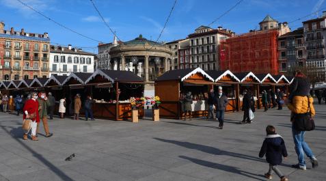 La Plaza del Castillo de Pamplona, en una de las mañanas soleadas de esta Navidad La Plaza del Castillo de Pamplona, en una de las mañanas soleadas de esta Navidad