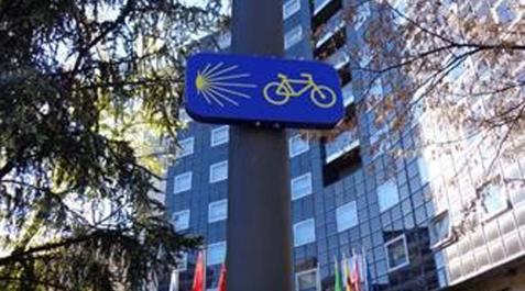 Fotos de la renovación de la señalización turística, peatonal y ciclista del Camino de Santiago en Pamplona. Fotos de la renovación de la señalización turística, peatonal y ciclista del Camino de Santiago en Pamplona.