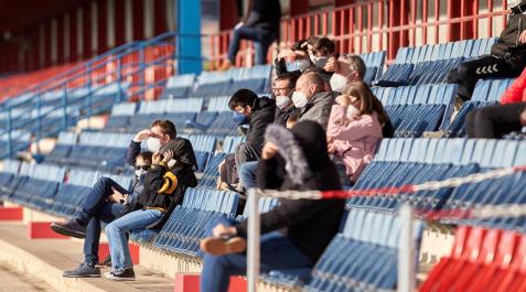 aficionados tajonar Aficionados rojillos, este sábado en la grada de Tajonar