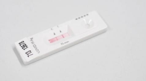 test Sanidad retira del mercado un test de antígenos que daba resultados falsos positivos