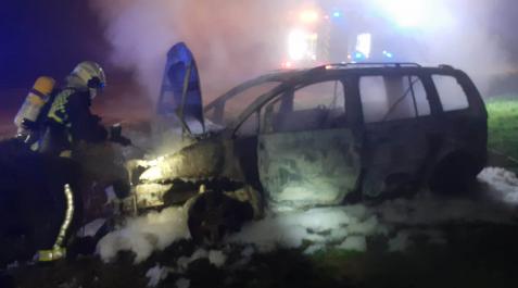Investigan la salida de vía e incendio de un turismo en Villafranca al figurar el vehículo como sustraído Investigan la salida de vía e incendio de un turismo en Villafranca al figurar el vehículo como sustraído