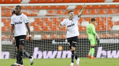 Manu Vallejo celebra un gol con el Valencia Manu Vallejo celebra un gol con el Valencia