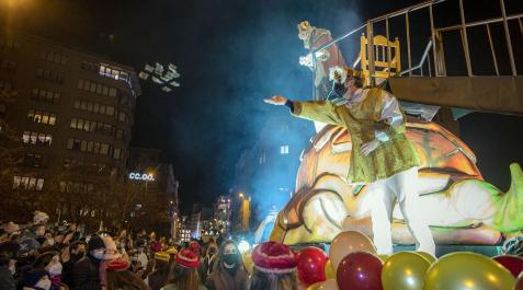 CabalgataPamplona Las calles de Pamplona se llenaron de luz, color y magia en la Cabalgata de los Reyes magos